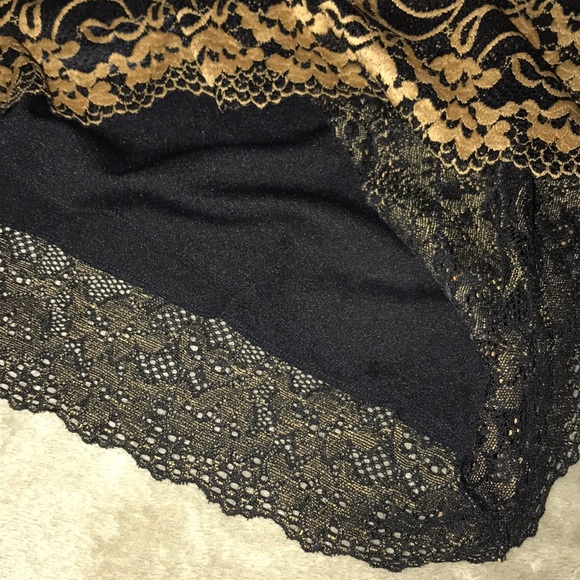 Blushe Embroidered 3/4 sleeve boat neck blouse - Picture 8 of 8